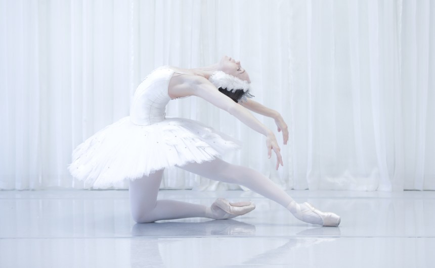 Viktorina Kapitonova Photoshoot with Maria Helena Buckley in Paris Ballet Zurich Opernhaus